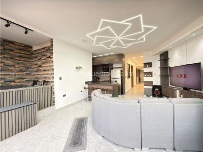 Apartamento de 3 alcobas en arriendo en Loma De Los Bernal, Medellín, 110 m² · foto 3 de 12