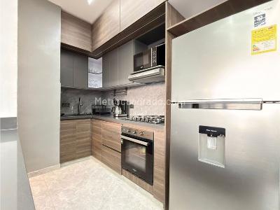 Apartamento de 3 alcobas en arriendo en Loma De Los Bernal, Medellín, 110 m² · foto 5 de 12