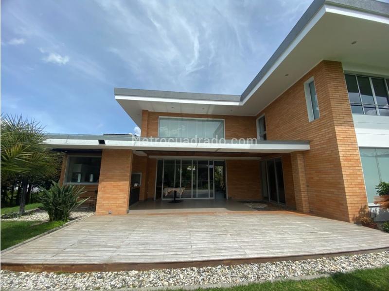 4BR House in Llanogrande (380 m²) - 2