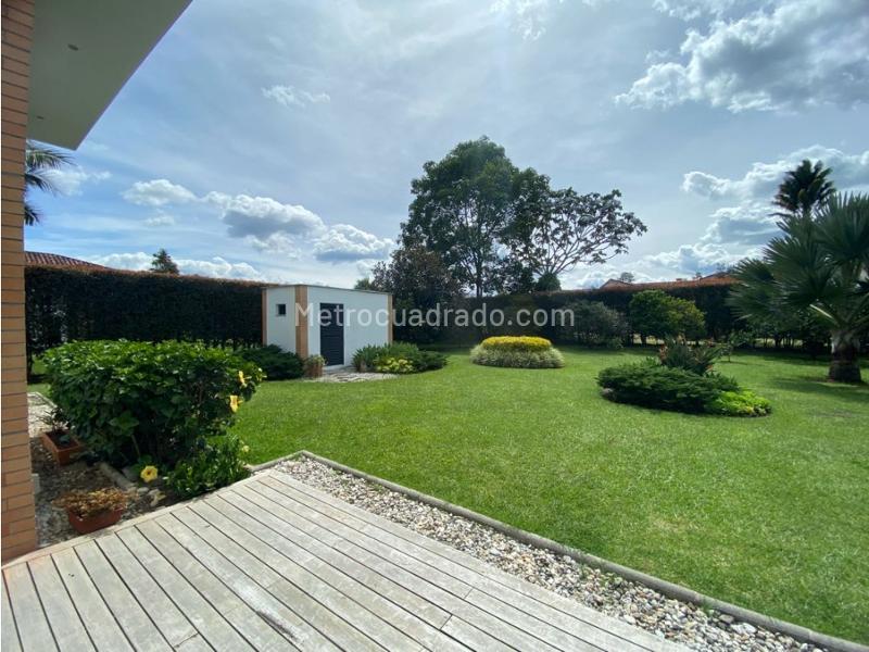 4BR House in Llanogrande (380 m²) - 4