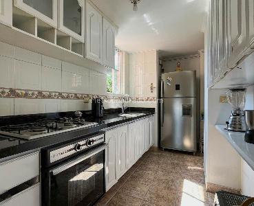 Apartamento de 2 alcobas en venta en Los Balsos 1, Medellín, 76 m² · foto 4 de 16