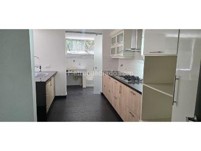 Apartamento de 3 alcobas en venta en El Poblado, Medellín, 230 m² · foto 2 de 20
