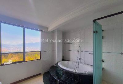 Apartamento de 4 alcobas en venta en Los Balsos 1, Medellín, 238 m² · foto 19 de 20