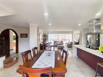 Apartamento de 4 alcobas en venta en Los Balsos 1, Medellín, 238 m² · foto 3 de 20