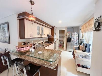 Casa de 5 alcobas en venta en La Doctora, Sabaneta, 296 m² · foto 3 de 19