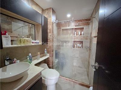 Casa de 5 alcobas en venta en La Doctora, Sabaneta, 296 m² · foto 9 de 19