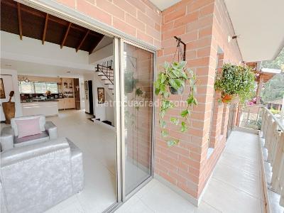 Casa de 5 alcobas en venta en La Doctora, Sabaneta, 296 m² · foto 12 de 19