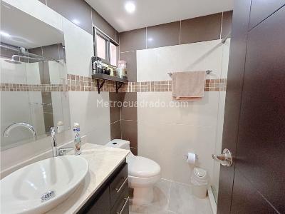 Casa de 5 alcobas en venta en La Doctora, Sabaneta, 296 m² · foto 15 de 19