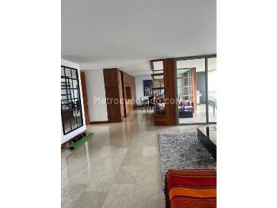 Apartamento en venta en El Poblado, Medellín · foto 3 de 8