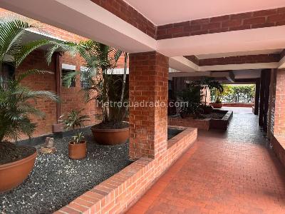 Apartamento en venta en Prados Del Norte, Cali · foto 3 de 20