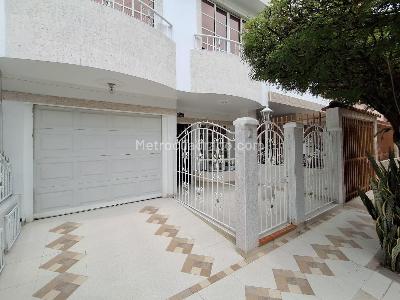 Casa de 5 alcobas en venta en Samanes De Guadalupe, Cali, 264 m² · foto 3 de 20