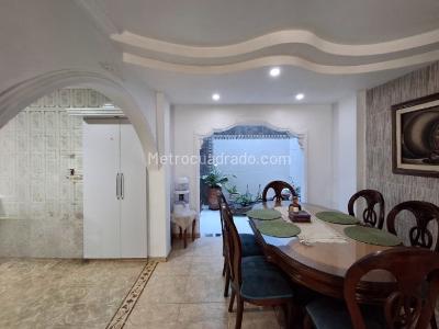 Casa de 5 alcobas en venta en Samanes De Guadalupe, Cali, 264 m² · foto 6 de 20