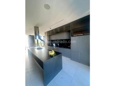 Casa de 4 alcobas en venta en Loma Del Escobero, Envigado, 471 m² · foto 2 de 19
