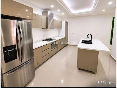 Casa de 5 alcobas en venta en El Poblado, Medellín, 580 m² · foto 5 de 13