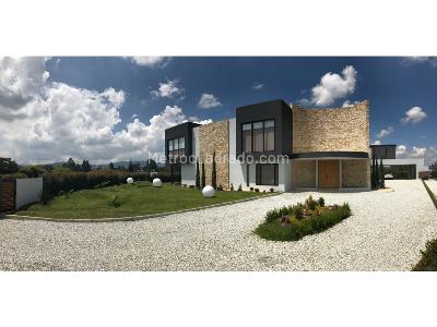 Casa de 5 alcobas en venta en Llanogrande, Rionegro · foto 2 de 20