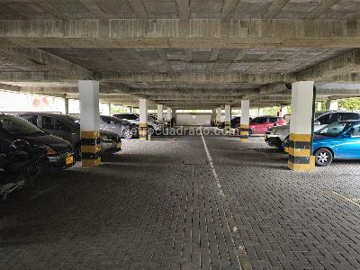 Apartamento de 2 alcobas en venta en El Refugio, Cali, 72 m² · foto 19 de 20