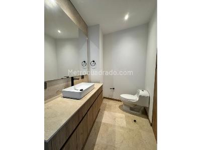 Apartamento de 3 alcobas en arriendo en El Poblado, Medellín, 171 m² · foto 12 de 16