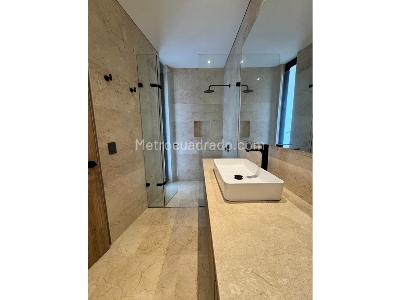 Apartamento de 3 alcobas en arriendo en El Poblado, Medellín, 171 m² · foto 13 de 16