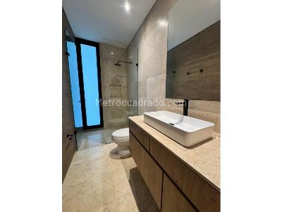 Apartamento de 3 alcobas en arriendo en El Poblado, Medellín, 171 m² · foto 14 de 16