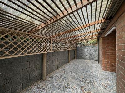 Apartamento de 3 alcobas en venta en Loma De Los Parra, Medellín, 65 m² · foto 11 de 11