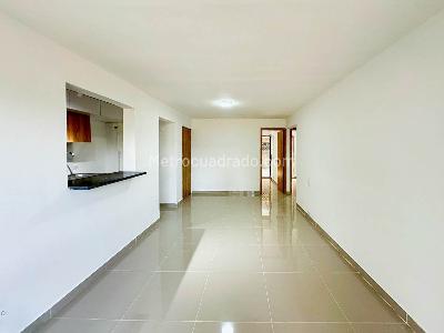Apartamento de 3 alcobas en venta en Loma De Los Parra, Medellín, 65 m² · foto 2 de 11
