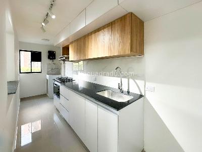 Apartamento de 3 alcobas en venta en Loma De Los Parra, Medellín, 65 m² · foto 3 de 11