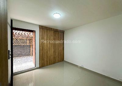 Apartamento de 3 alcobas en venta en Loma De Los Parra, Medellín, 65 m² · foto 8 de 11