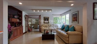 Casa de 3 alcobas en venta en Santa Teresita, Cali, 345 m² · foto 2 de 17