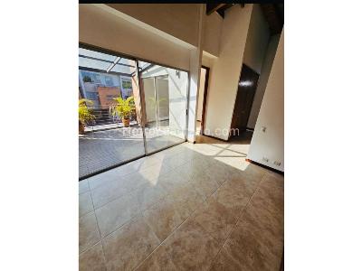 Casa de 4 alcobas en venta en El Poblado, Medellín, 158 m² · foto 2 de 20