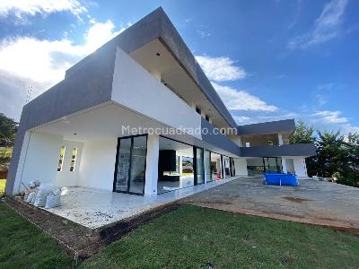 Casa de 4 alcobas en venta en Kilometro 18, Cali, 598 m² · foto 2 de 20