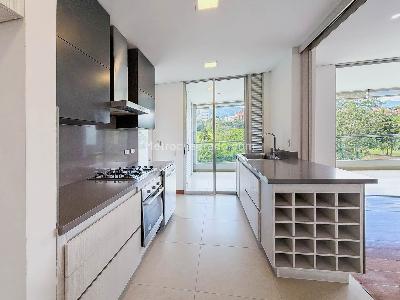Apartamento de 2 alcobas en venta en Los Balsos 1, Medellín, 153 m² · foto 4 de 20