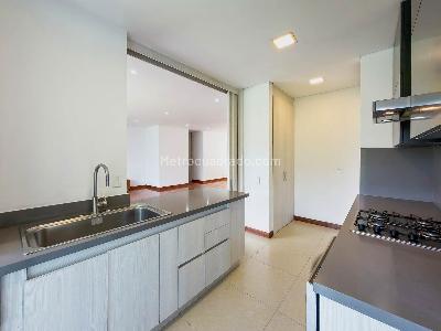 Apartamento de 2 alcobas en venta en Los Balsos 1, Medellín, 153 m² · foto 5 de 20