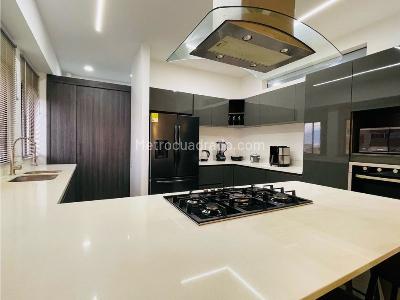Apartamento de 5 alcobas en venta en El Poblado, Medellín, 287 m² · foto 3 de 20