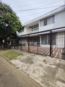 Casa de 5 alcobas en venta en El Gran Limonar, Cali, 590 m² · foto 2 de 7