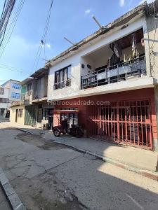 Casa de 5 alcobas en venta en Comuneros, Cali, 210 m² · foto 2 de 19