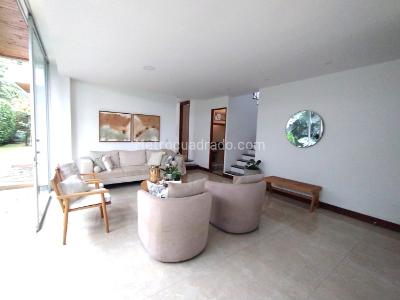 Casa de 4 alcobas en venta en Parcelaciones Pance, Cali, 241 m² · foto 2 de 20