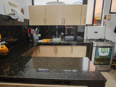Apartamento de 3 alcobas en venta en Cristobal Colon, Cali, 67 m² · foto 3 de 11