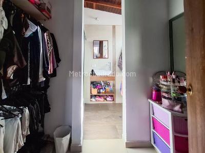 Apartamento de 3 alcobas en venta en Conquistadores, Medellín, 90 m² · foto 10 de 17