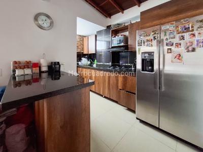 Apartamento de 3 alcobas en venta en Conquistadores, Medellín, 90 m² · foto 4 de 17