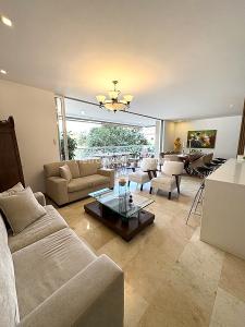 Apartamento de 4 alcobas en venta en Normandia, Cali, 240 m² · foto 2 de 20
