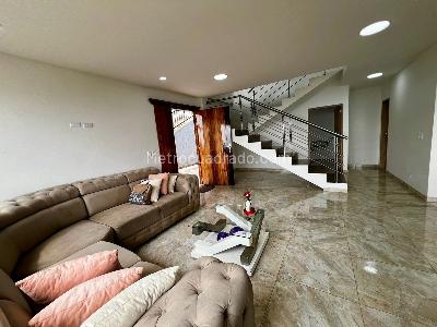 Casa de 5 alcobas en venta en Bella Suiza, Cali, 280 m² · foto 3 de 20