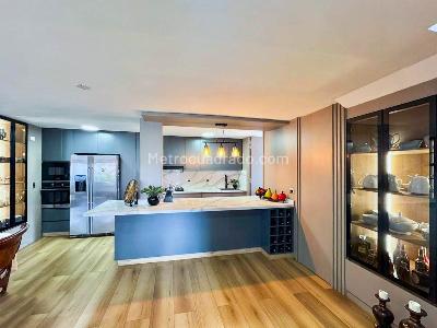Apartamento de 3 alcobas en venta en Castropol, Medellín, 224 m² · foto 3 de 15