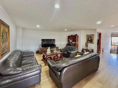 Apartamento de 3 alcobas en venta en Castropol, Medellín, 224 m² · foto 8 de 15