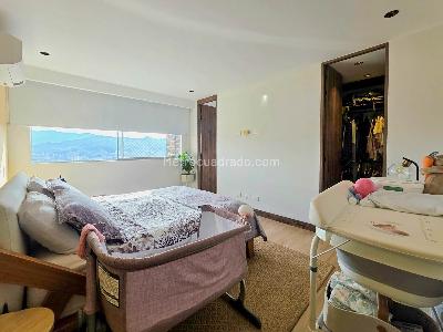 Apartamento de 3 alcobas en venta en Las Santas, Medellín, 156 m² · foto 5 de 12