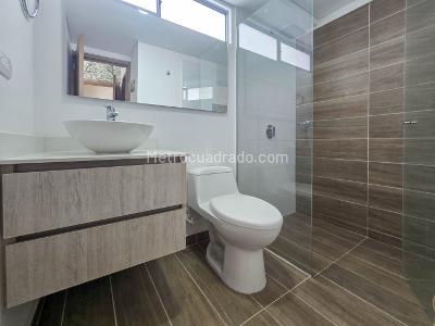 Apartamento de 2 alcobas en venta en Tres Esquinas, Sabaneta, 69 m² · foto 10 de 16