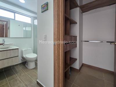Apartamento de 2 alcobas en venta en Tres Esquinas, Sabaneta, 69 m² · foto 11 de 16