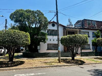 Casa de 5 alcobas en venta en San Fernando Nuevo, Cali, 256 m² · foto 3 de 20