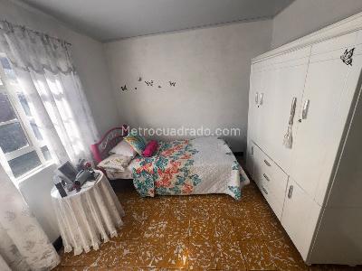 Casa de 5 alcobas en venta en La Esmeralda, Cali, 227 m² · foto 4 de 20
