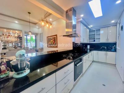 Casa de 3 alcobas en venta en El Castillo, Cali, 229 m² · foto 11 de 20