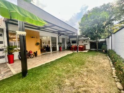 Casa de 3 alcobas en venta en El Castillo, Cali, 229 m² · foto 6 de 20